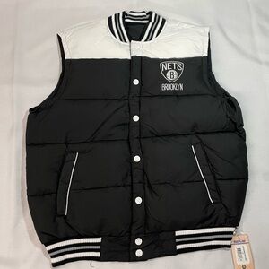 NBA Brooklyn Nets Puffer Reversible Vest Black White JH Design Size L With NWT